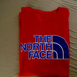 This is a short sleeve north face T shirt size medium in men’s. Never worn